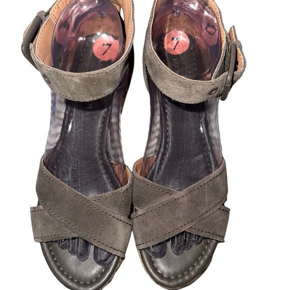 Marc Fisher Gray Suede Espadrille Wedge Sandals | Ankle Strap Size 7 Resort Chic - Picture 6 of 9